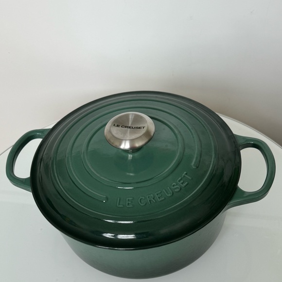 Le Creuset Round Dutch Oven 4.5Qt - Picture 3 of 6